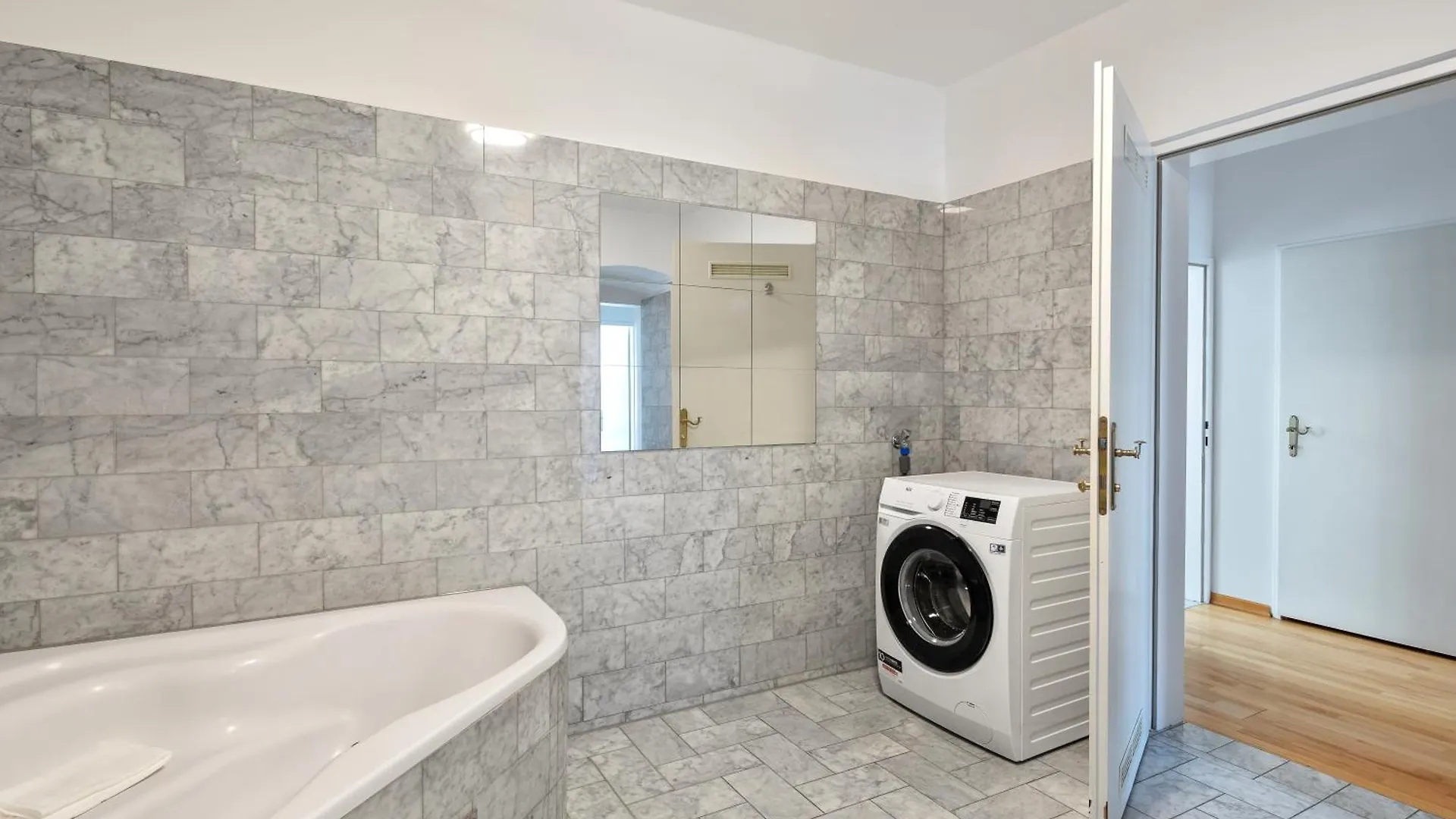 3 Bedrooms I 110 Square Meter I Walk To All Sights Vienna