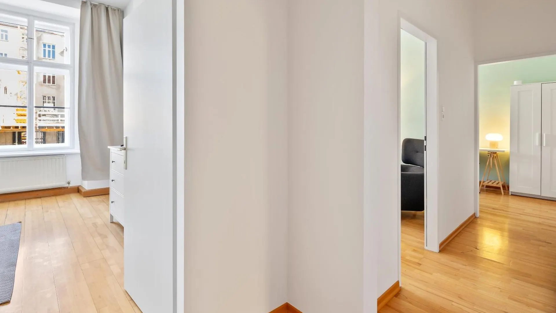 Apartment 3 Bedrooms I 110 Square Meter I Walk To All Sights Vienna Austria
