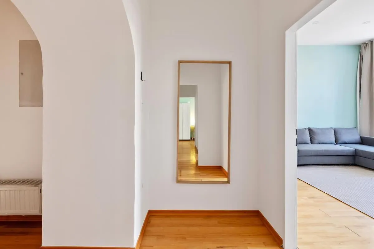 3 Bedrooms I 110 Square Meter I Walk To All Sights Vienna Apartment