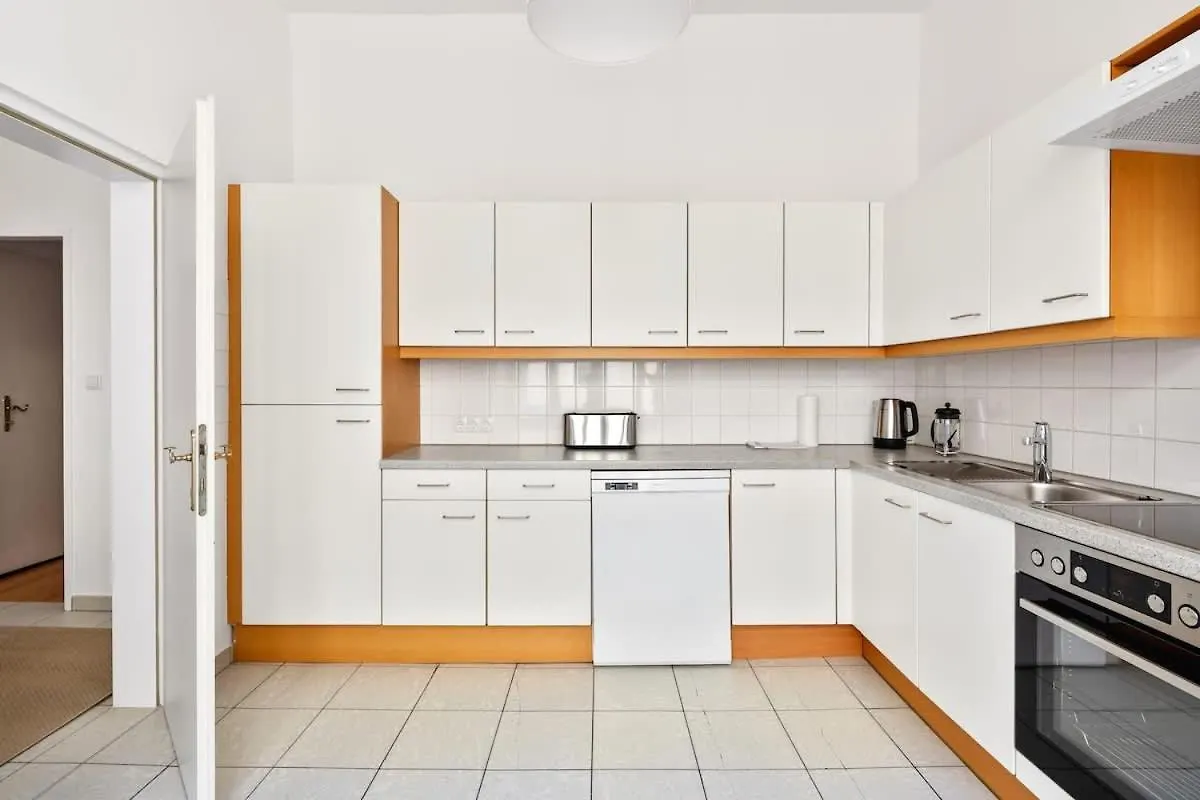 Apartment 3 Bedrooms I 110 Square Meter I Walk To All Sights Vienna Austria