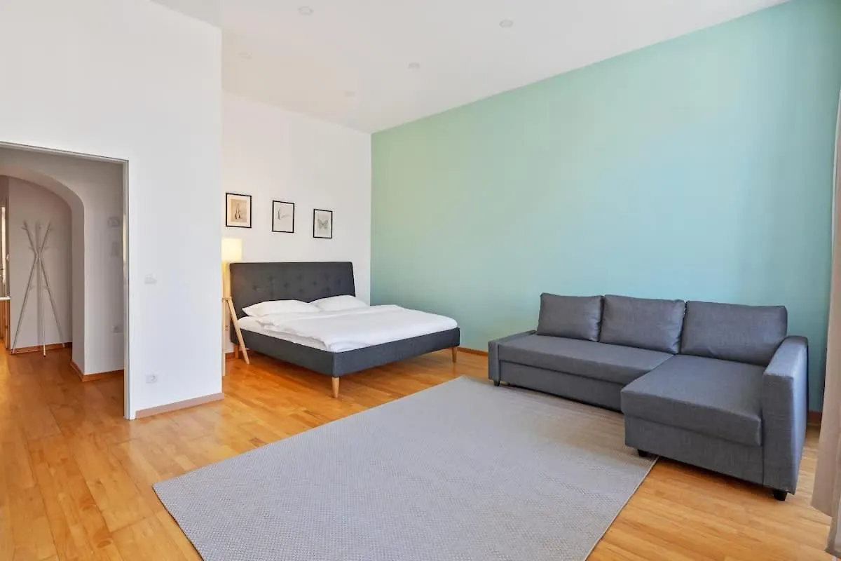 3 Bedrooms I 110 Square Meter I Walk To All Sights Vienna Apartment