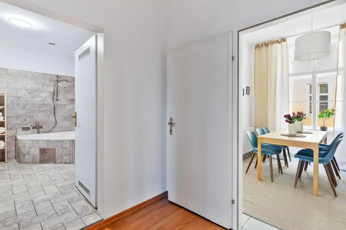 3 Bedrooms I 110 Square Meter I Walk To All Sights Vienna Apartment