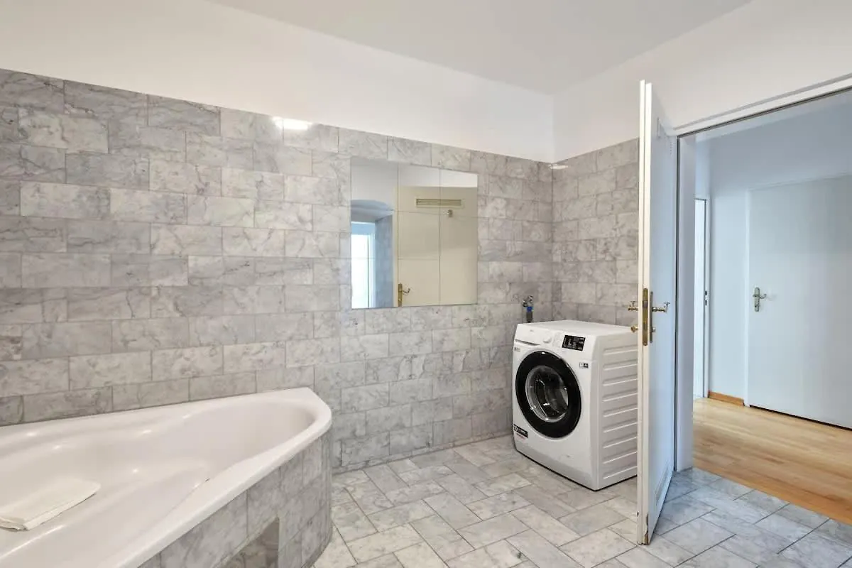 Apartment 3 Bedrooms I 110 Square Meter I Walk To All Sights Vienna Austria
